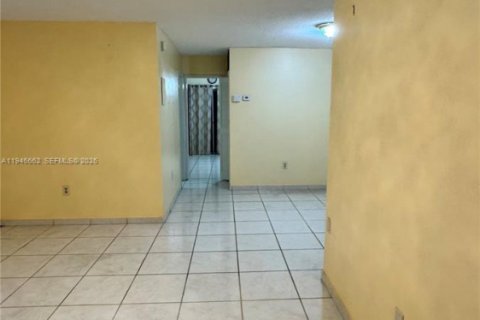 Condo in Miami Gardens, Florida, 1 bedroom  № 2003589 - photo 26