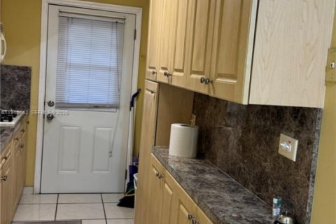 Condo in Miami Gardens, Florida, 1 bedroom  № 2003589 - photo 23