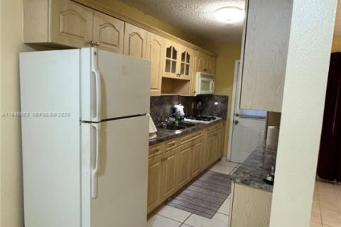 Condo in Miami Gardens, Florida, 1 bedroom  № 2003589 - photo 24