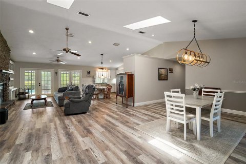 House in Umatilla, Florida 3 bedrooms, 224.08 sq.m. № 1648221 - photo 4