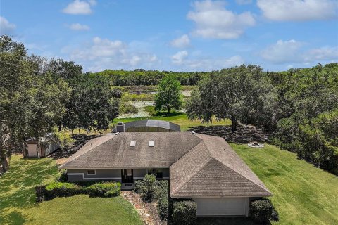 House in Umatilla, Florida 3 bedrooms, 224.08 sq.m. № 1648221 - photo 1