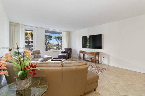 Condo in Palm Beach, Florida, 2 bedrooms  № 1729173 - photo 10