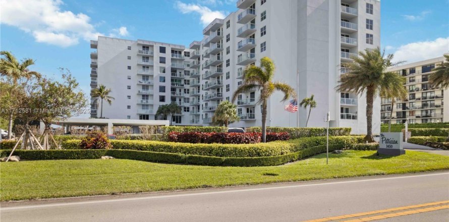 Condo in Palm Beach, Florida, 2 bedrooms № 1729173