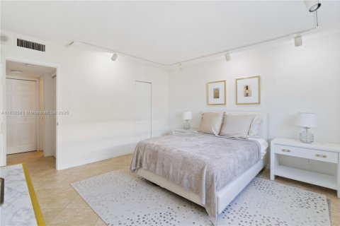 Condo in Palm Beach, Florida, 2 bedrooms  № 1729173 - photo 14