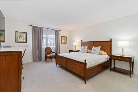 Condo in Palm Beach, Florida, 2 bedrooms  № 1729173 - photo 12