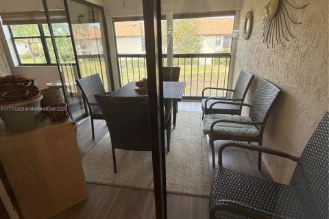 Condo in Greenacres, Florida, 2 bedrooms  № 1864924 - photo 13