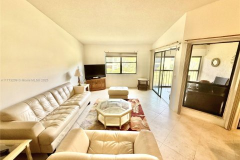 Condo in Greenacres, Florida, 2 bedrooms  № 1864924 - photo 1