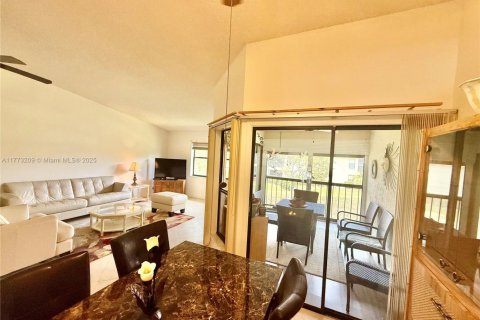 Condo in Greenacres, Florida, 2 bedrooms  № 1864924 - photo 14