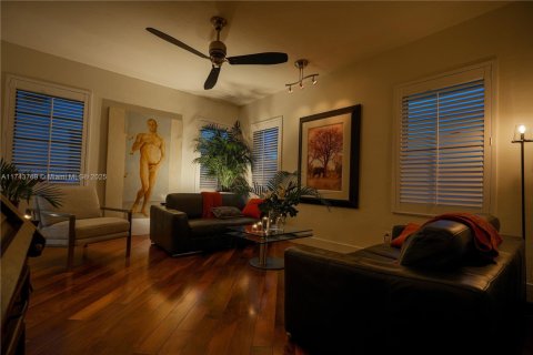 Condo in Miami Beach, Florida, 1 bedroom  № 1976853 - photo 15