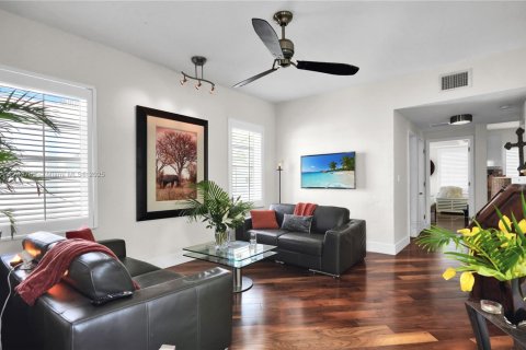 Condo in Miami Beach, Florida, 1 bedroom  № 1976853 - photo 5