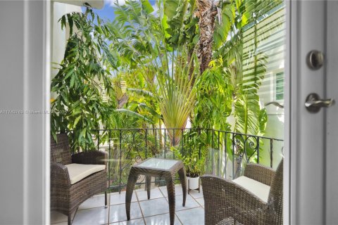 Condo in Miami Beach, Florida, 1 bedroom  № 1976853 - photo 14