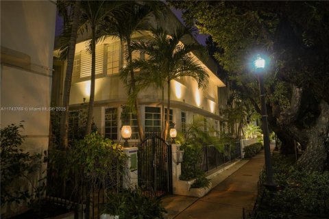 Condo in Miami Beach, Florida, 1 bedroom  № 1976853 - photo 29