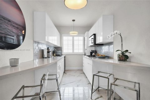 Condo in Miami Beach, Florida, 1 bedroom  № 1976853 - photo 8