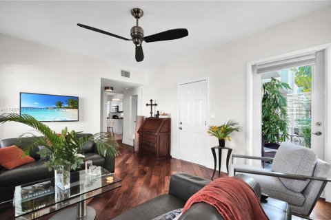 Condo in Miami Beach, Florida, 1 bedroom  № 1976853 - photo 4