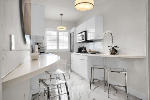 Condo in Miami Beach, Florida, 1 bedroom  № 1976853 - photo 6