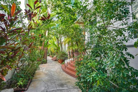 Condo in Miami Beach, Florida, 1 bedroom  № 1976853 - photo 2