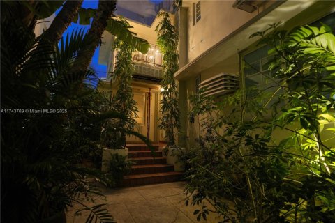 Condo in Miami Beach, Florida, 1 bedroom  № 1976853 - photo 25