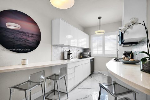 Condo in Miami Beach, Florida, 1 bedroom  № 1976853 - photo 9