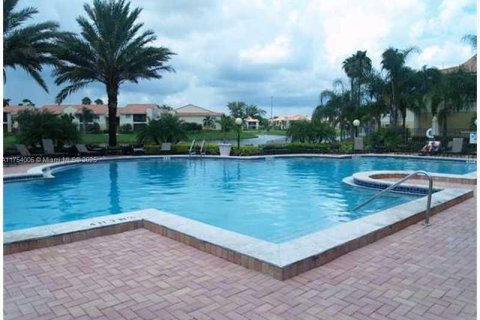 Condo in Pompano Beach, Florida, 1 bedroom  № 1713552 - photo 3