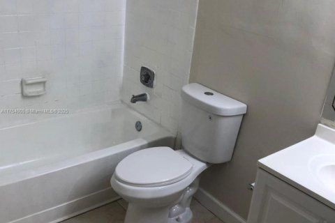 Condo in Pompano Beach, Florida, 1 bedroom  № 1713552 - photo 12