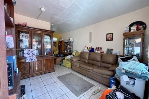 Commercial property in Opa-locka, Florida 324.23 sq.m. № 1731283 - photo 14