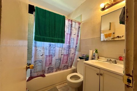 Commercial property in Opa-locka, Florida 324.23 sq.m. № 1731283 - photo 18
