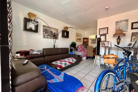 Commercial property in Opa-locka, Florida 324.23 sq.m. № 1731283 - photo 8