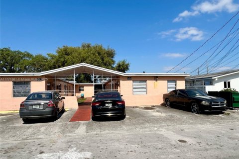 Commercial property in Opa-locka, Florida 324.23 sq.m. № 1731283 - photo 3
