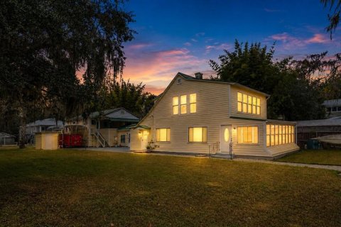 Villa ou maison à Astor, Floride 4 chambres, 252.14 m2 № 2339105