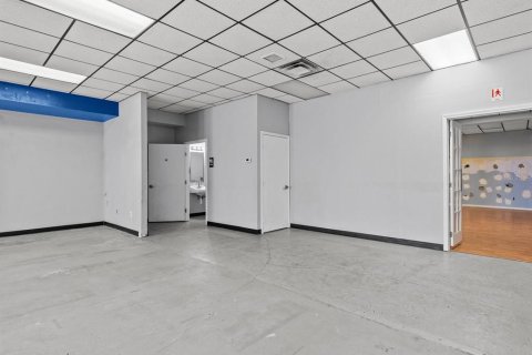 Commercial property in Lake Wales, Florida 668.9 sq.m. № 1608278 - photo 15
