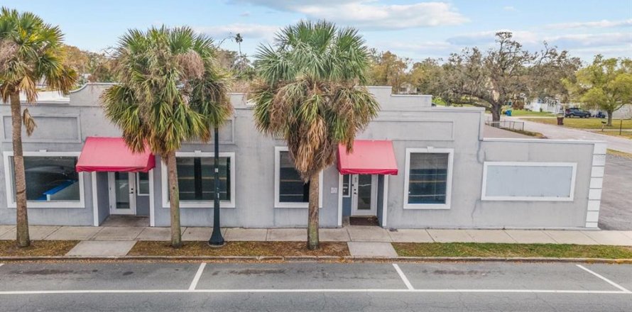 Commercial property in Lake Wales, Florida 668.9 sq.m. № 1608278