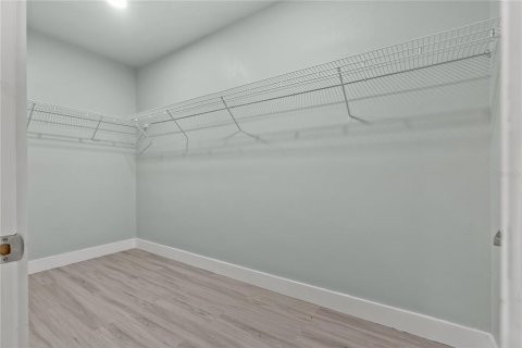 Casa en venta en Orlando, Florida, 5 dormitorios, 214.33 m2 № 1911392 - foto 9