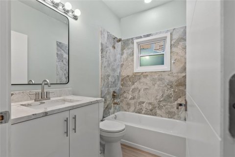 Casa en venta en Orlando, Florida, 5 dormitorios, 214.33 m2 № 1911392 - foto 18