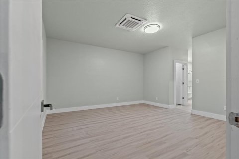 Casa en venta en Orlando, Florida, 5 dormitorios, 214.33 m2 № 1911392 - foto 8