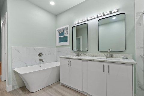 Casa en venta en Orlando, Florida, 5 dormitorios, 214.33 m2 № 1911392 - foto 12
