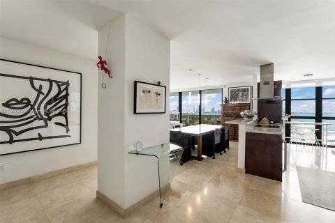 Copropriété à vendre à Miami Beach, Floride: 2 chambres, 165.18 m2 № 1943392 - photo 12