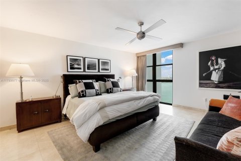 Copropriété à vendre à Miami Beach, Floride: 2 chambres, 165.18 m2 № 1943392 - photo 11