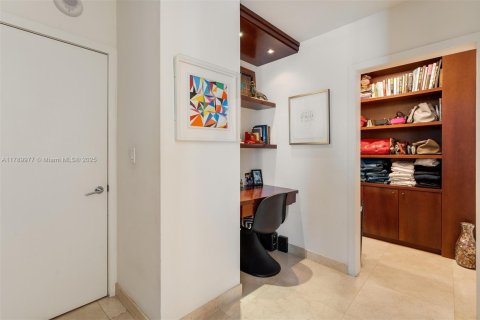 Copropriété à vendre à Miami Beach, Floride: 2 chambres, 165.18 m2 № 1943392 - photo 19