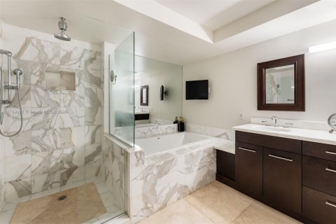 Copropriété à vendre à Miami Beach, Floride: 2 chambres, 165.18 m2 № 1943392 - photo 18