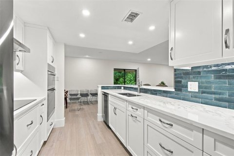 Copropriété à vendre à Palm Harbor, Floride: 2 chambres, 154.22 m2 № 2373711 - photo 11