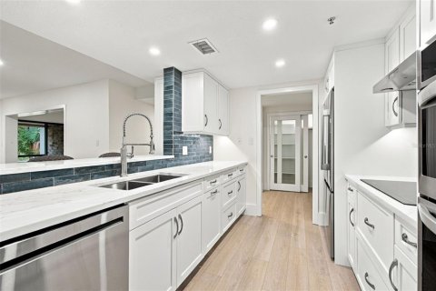 Copropriété à vendre à Palm Harbor, Floride: 2 chambres, 154.22 m2 № 2373711 - photo 13