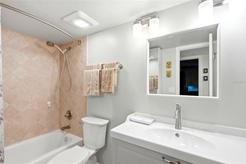Condo in Clearwater, Florida, 2 bedrooms  № 2120751 - photo 23