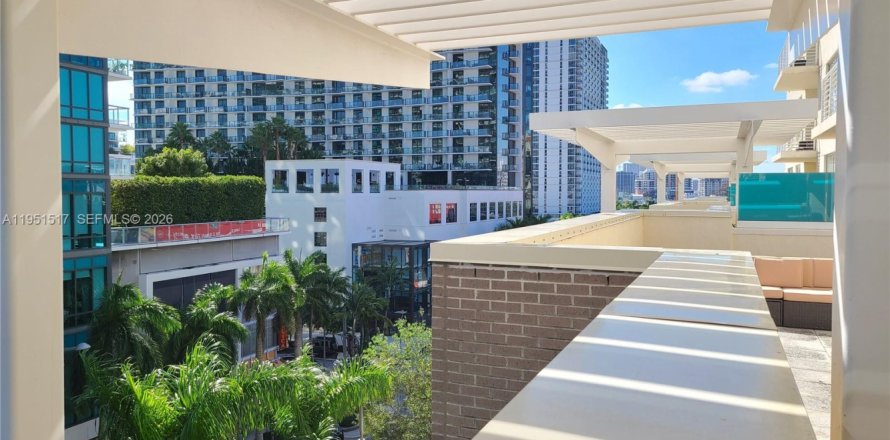 Condominio en Miami, Florida, 2 dormitorios  № 2006047