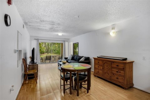 Condo in Gainesville, Florida, 4 bedrooms  № 2222021 - photo 8