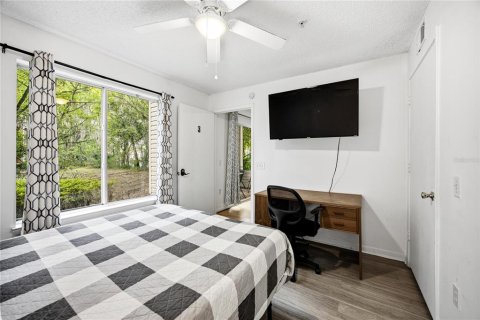 Condo in Gainesville, Florida, 4 bedrooms  № 2222021 - photo 13