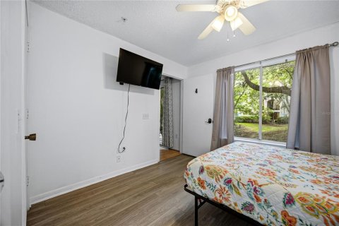 Condo in Gainesville, Florida, 4 bedrooms  № 2222021 - photo 17