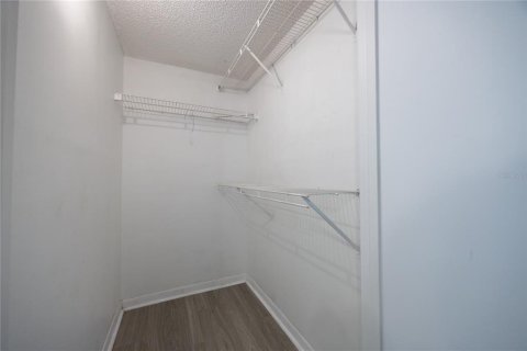 Condo in Gainesville, Florida, 4 bedrooms  № 2222021 - photo 14