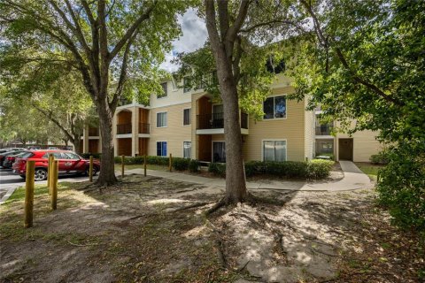 Condo in Gainesville, Florida, 4 bedrooms  № 2222021 - photo 2