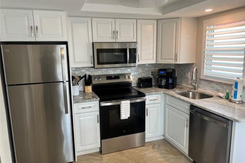 Villa ou maison à louer à Sarasota, Floride: 2 chambres, 77.67 m2 № 2125619 - photo 5