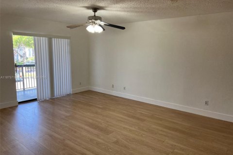 Condominio en alquiler en Coral Springs, Florida, 3 dormitorios, 121.24 m2 № 1895845 - foto 10